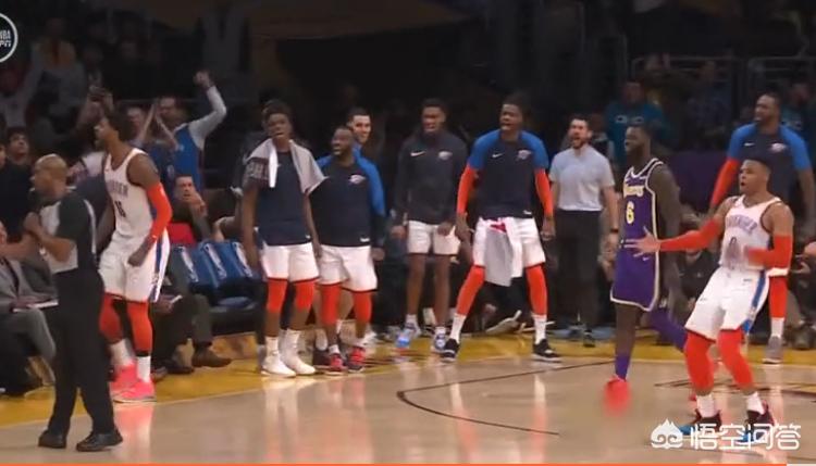 吉他与时尚：这些明星的吉他造型，你敢模仿吗？