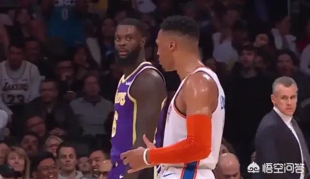 吉他与时尚：这些明星的吉他造型，你敢模仿吗？